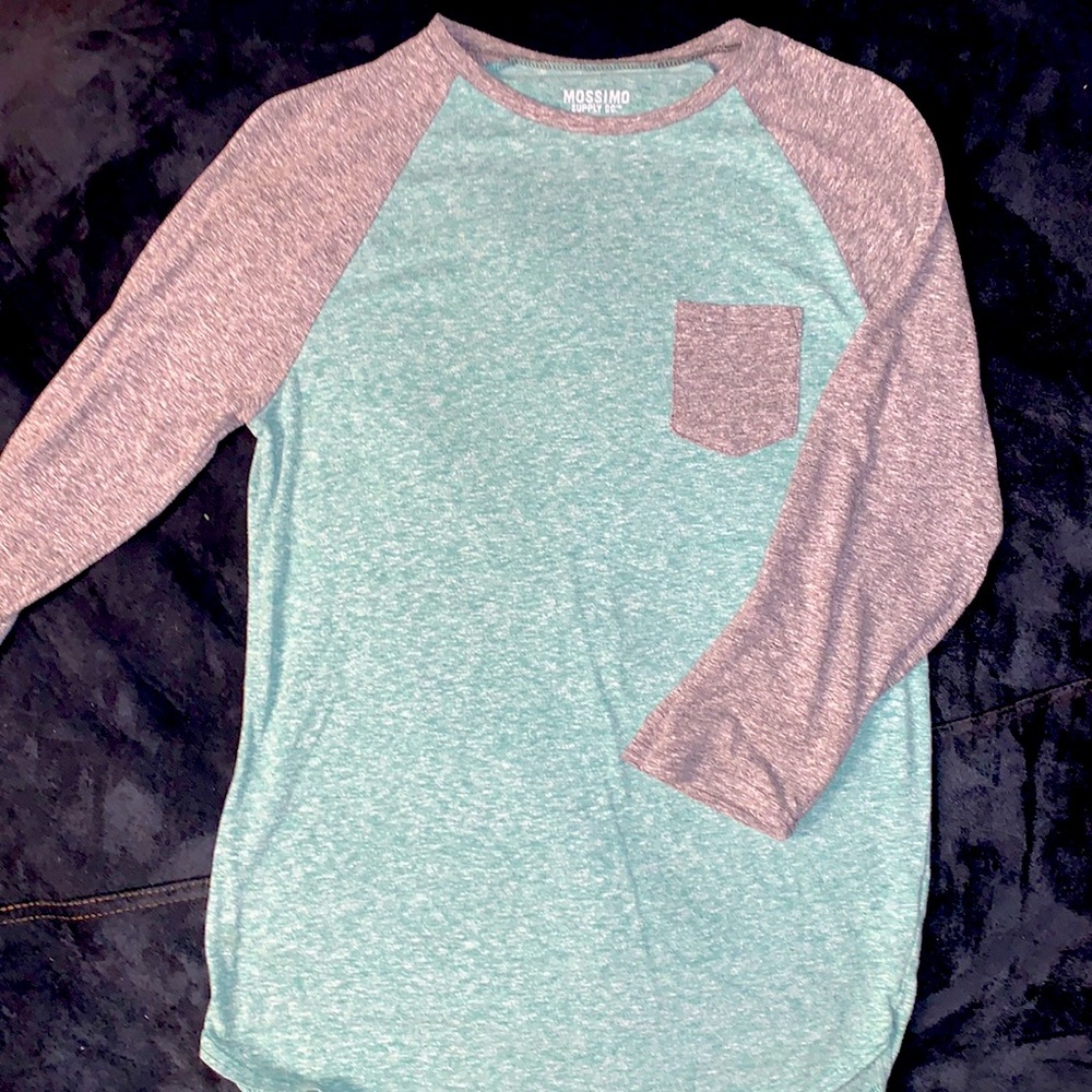 Very comfortable mens long sleeve T-shirt